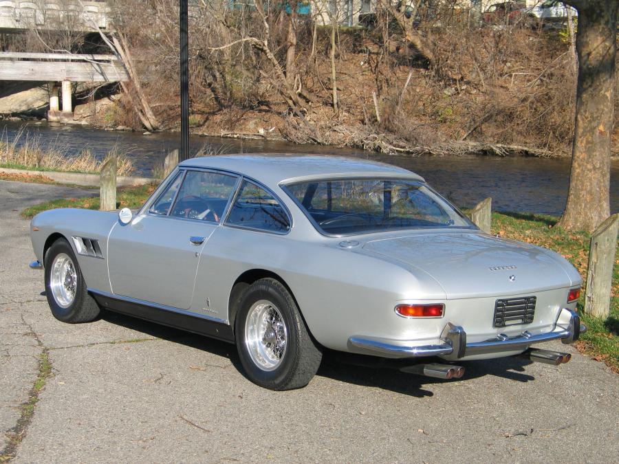  Ferrari 330 GT 2+2 1967 года  (фото 4 из 4)